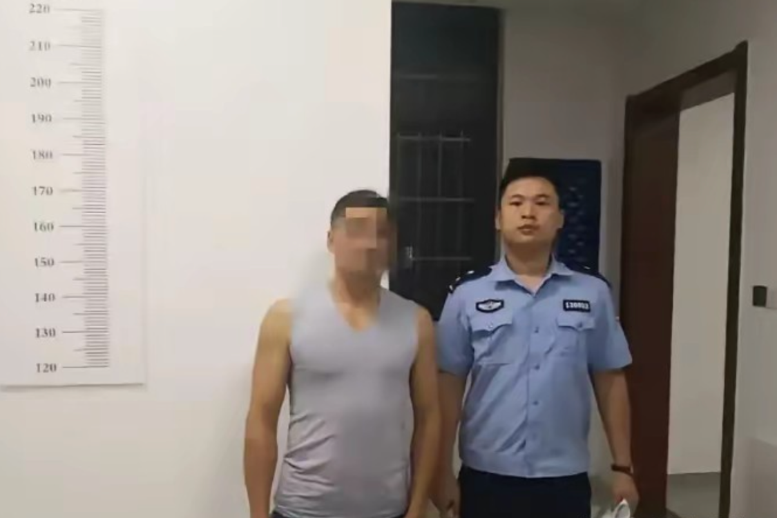 大快人心！47岁男子诋毁九三阅兵被拘7日，朋友圈恶臭言论被扒