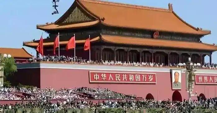 大快人心！47岁男子诋毁九三阅兵被拘7日，朋友圈恶臭言论被扒