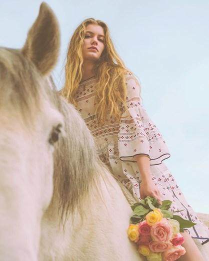 菲戈仨闺女美艳如花 大女儿跟西班牙国王表弟拍拖