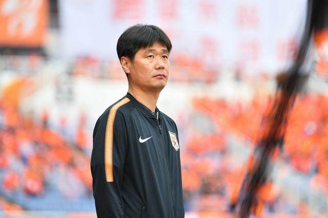 李霄鹏执教女足胜率最低 两获中超最佳教头成亮点