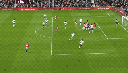 世界赛直播-豪门悲喜夜：曼联3-1维拉跻身前3 利物浦1-1惨遭热刺绝平 巴萨5-2